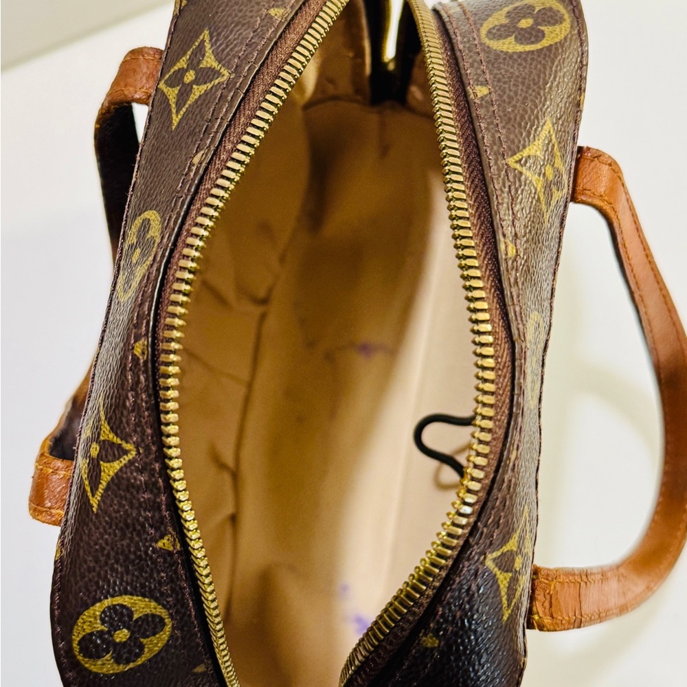 Louis Vuitton monogram hand bag can be attached a strap on it to be shoulder bag - Picture 12 of 16